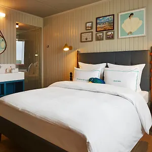 **** Hotel 25hours Paper Island Dania
